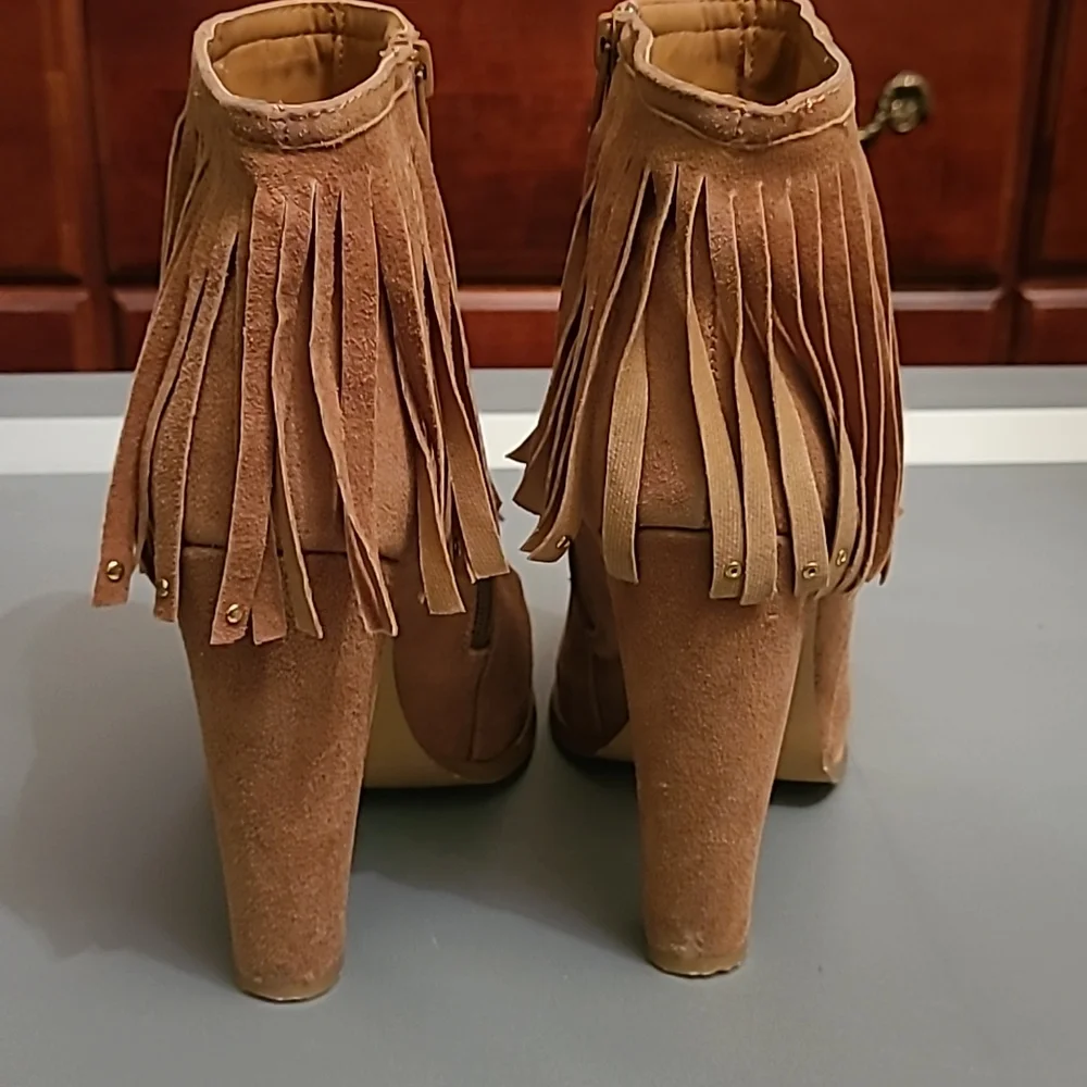 Heeled booties with fringe! - Picture 3 of 6